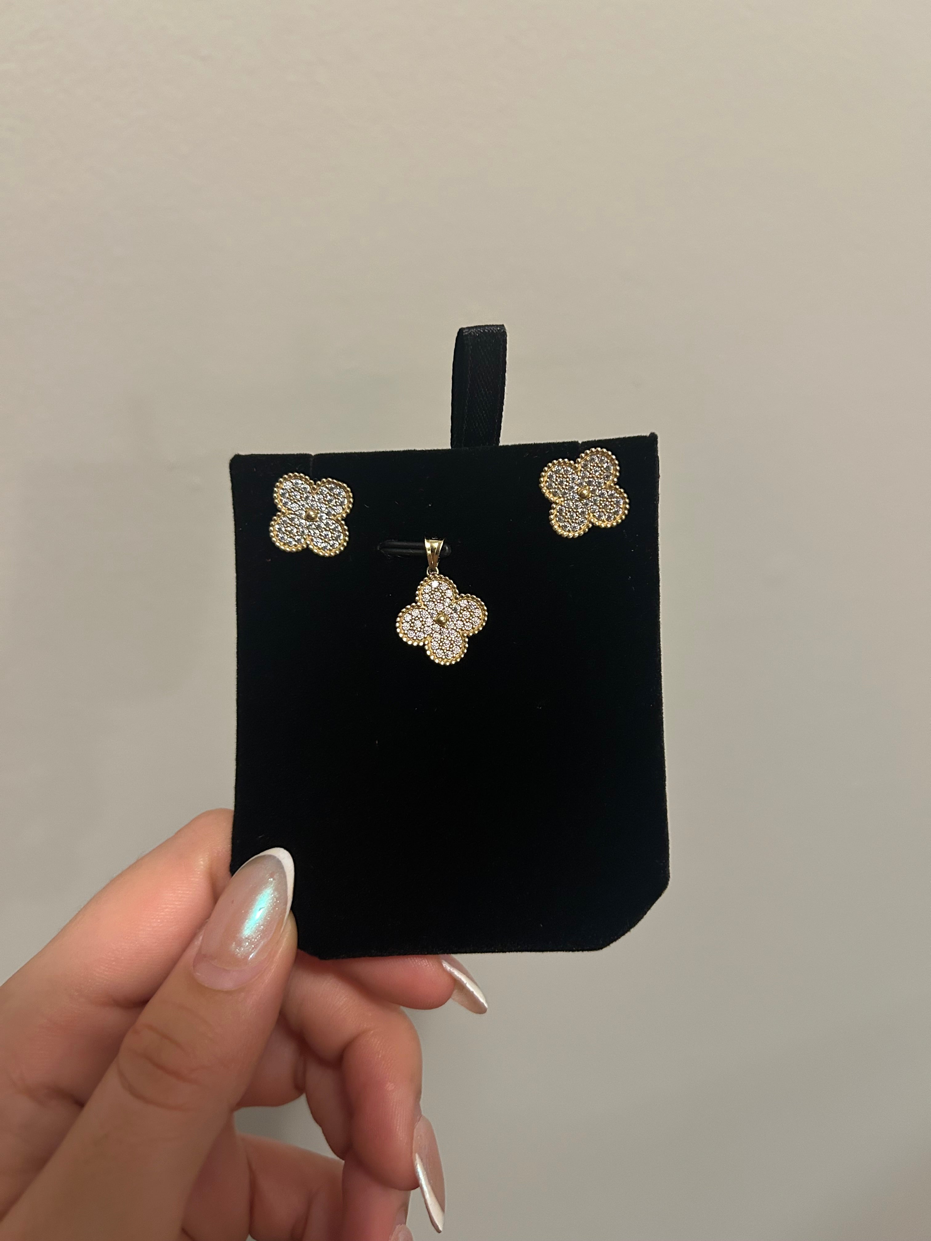 14K Set clover